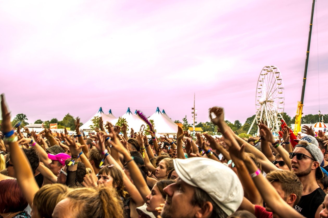 Vier Tage lang Party vor malerischer Bergkulisse mit Billy Talent, Beginner, Casper, The Offspring, Scooter, Biffy Clyro etc. – Chiemsee Summer am Donnerstag.