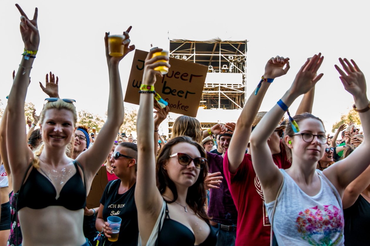 Vier Tage lang Party vor malerischer Bergkulisse mit Billy Talent, Beginner, Casper, The Offspring, Scooter, Biffy Clyro etc. – Chiemsee-Girls.