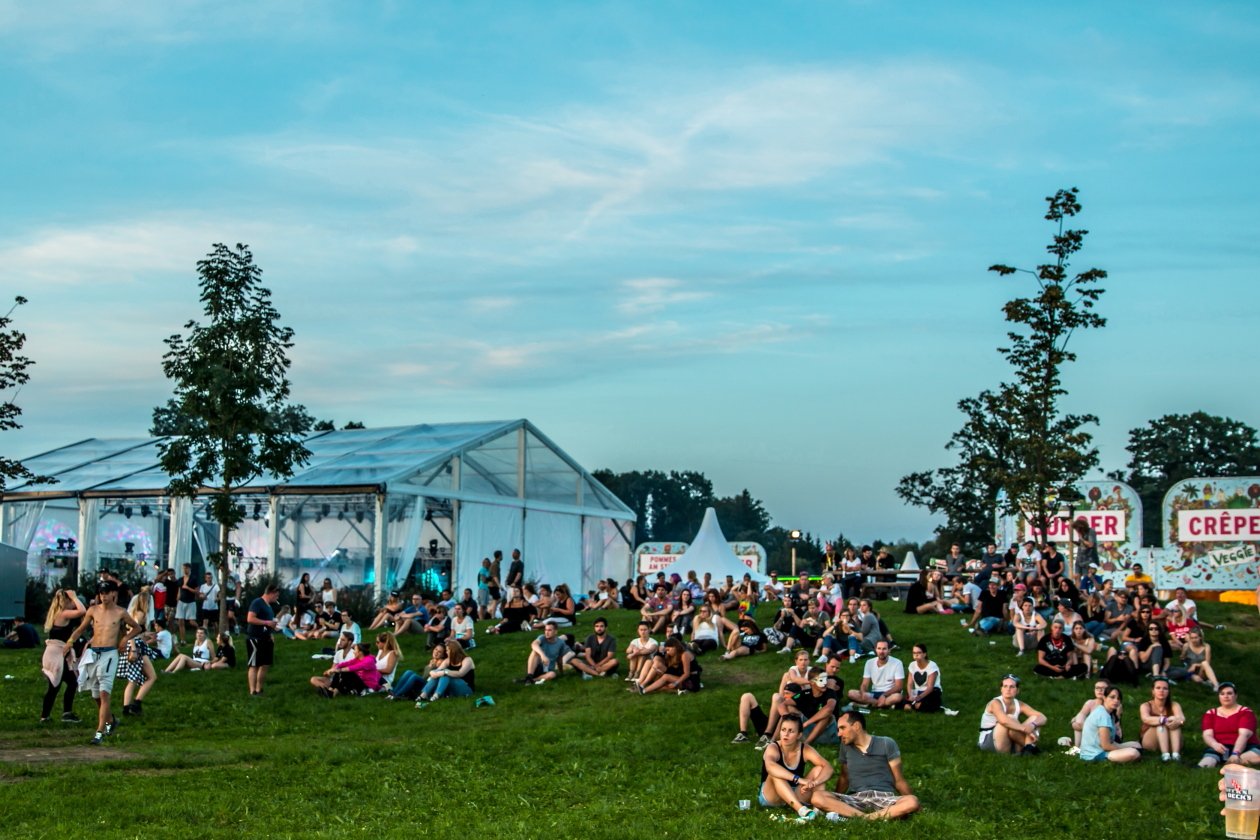Vier Tage lang Party vor malerischer Bergkulisse mit Billy Talent, Beginner, Casper, The Offspring, Scooter, Biffy Clyro etc. – Chiemsee-Mood.