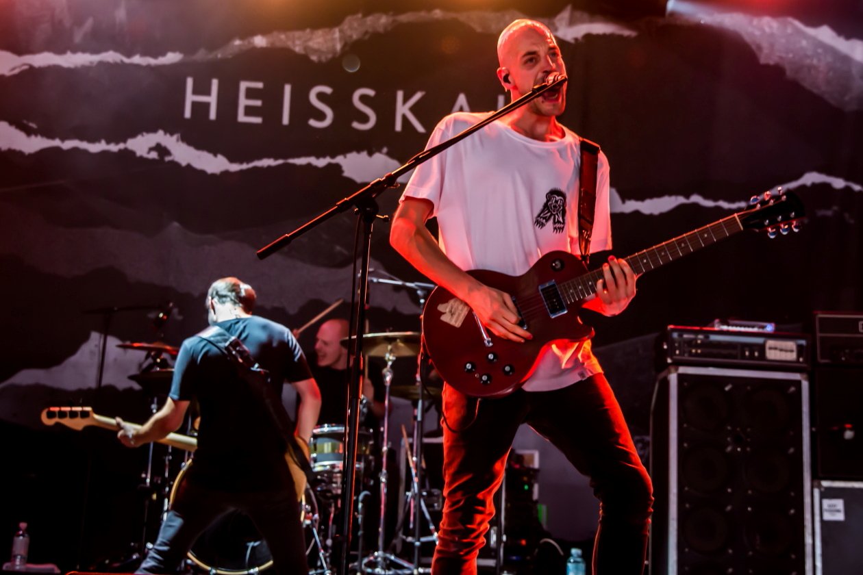 Vier Tage lang Party vor malerischer Bergkulisse mit Billy Talent, Beginner, Casper, The Offspring, Scooter, Biffy Clyro etc. – Heisskalt.
