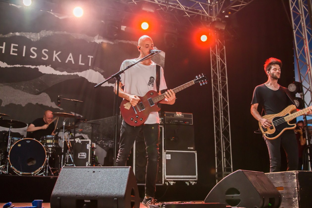 Vier Tage lang Party vor malerischer Bergkulisse mit Billy Talent, Beginner, Casper, The Offspring, Scooter, Biffy Clyro etc. – Heisskalt.