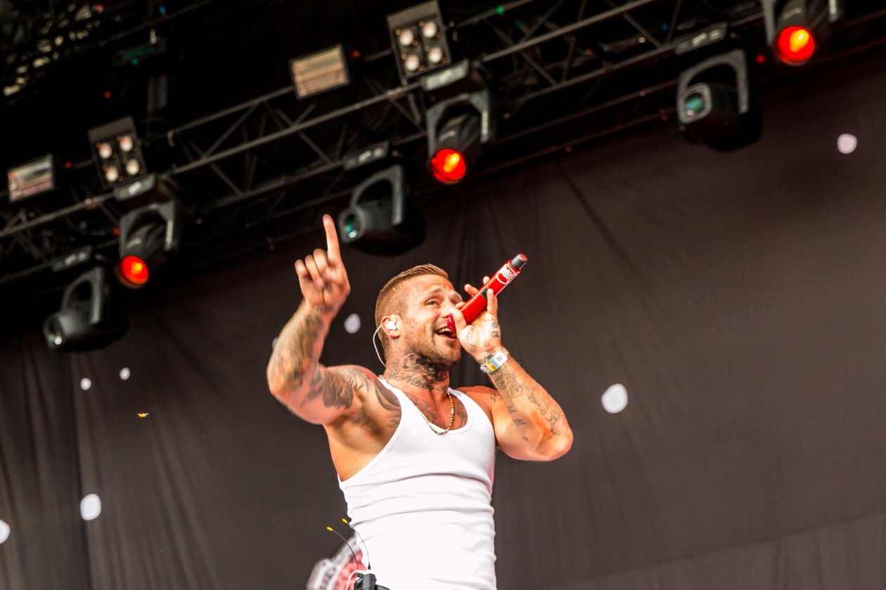 Vier Tage lang Party vor malerischer Bergkulisse mit Billy Talent, Beginner, Casper, The Offspring, Scooter, Biffy Clyro etc. – Kontra K.