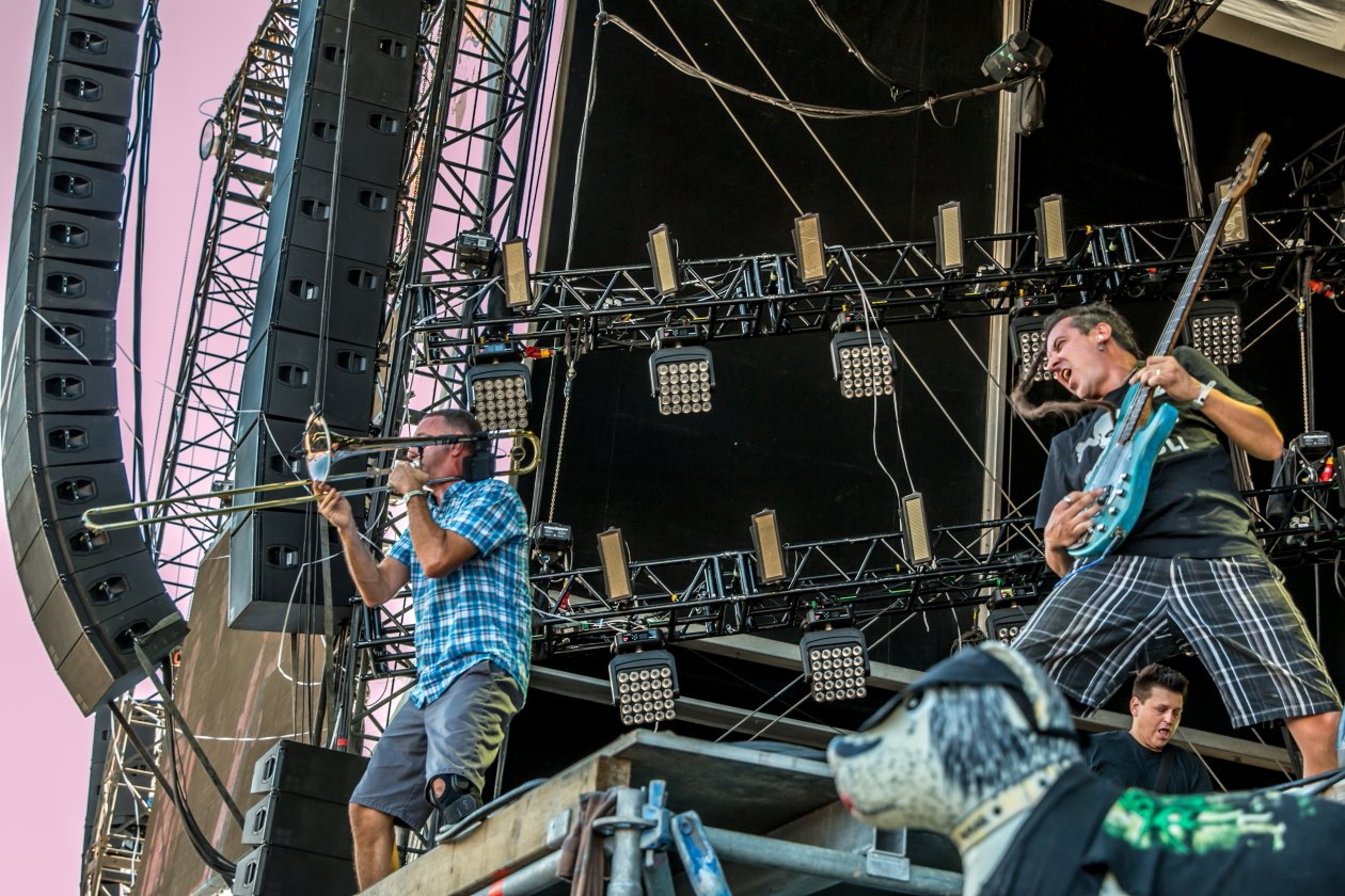 Vier Tage lang Party vor malerischer Bergkulisse mit Billy Talent, Beginner, Casper, The Offspring, Scooter, Biffy Clyro etc. – Less Than Jake.
