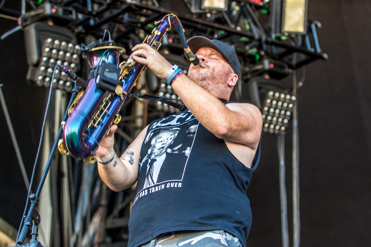 Vier Tage lang Party vor malerischer Bergkulisse mit Billy Talent, Beginner, Casper, The Offspring, Scooter, Biffy Clyro etc. – Less Than Jake.