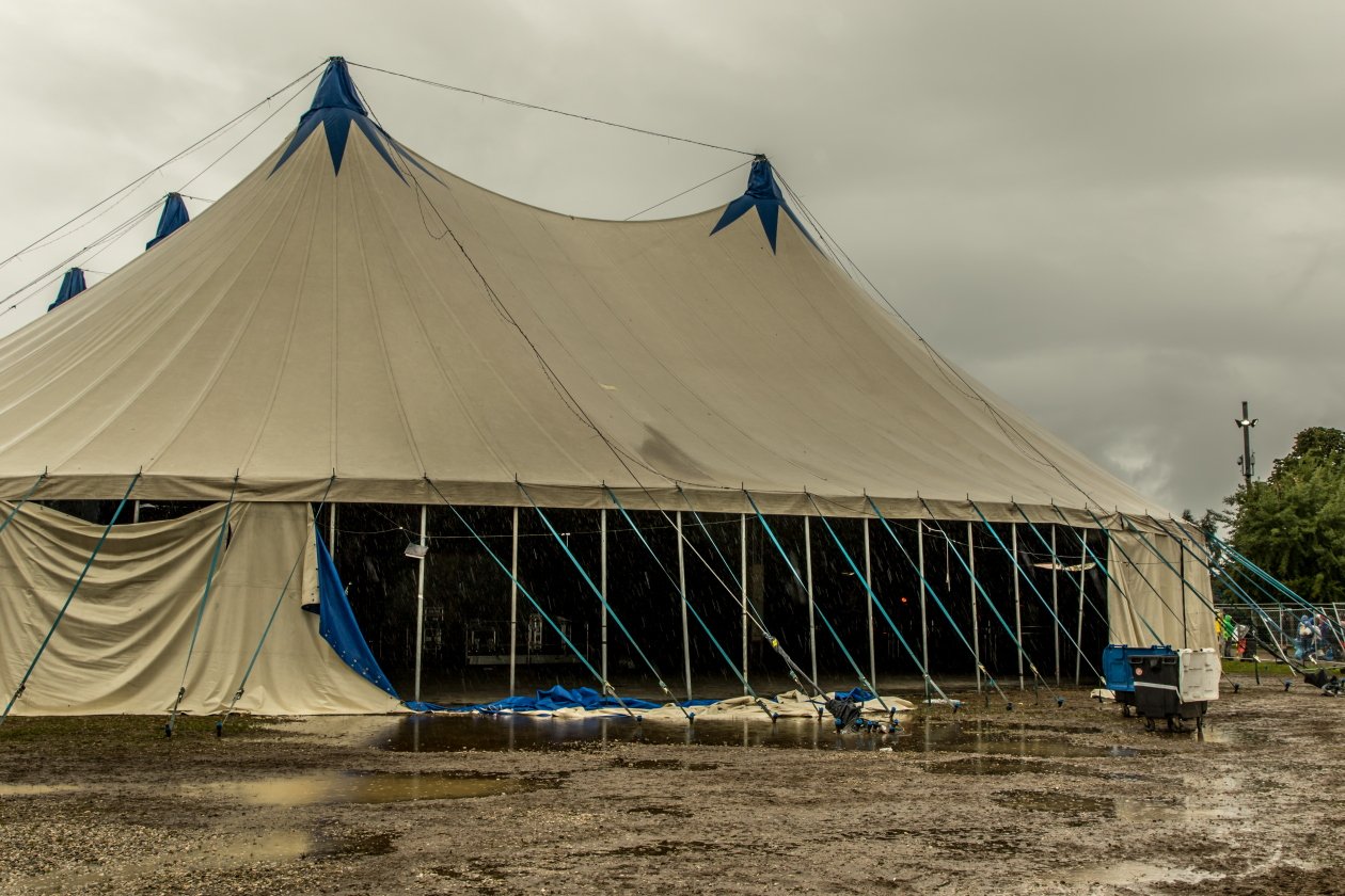 Vier Tage lang Party vor malerischer Bergkulisse mit Billy Talent, Beginner, Casper, The Offspring, Scooter, Biffy Clyro etc. – Matschfeld