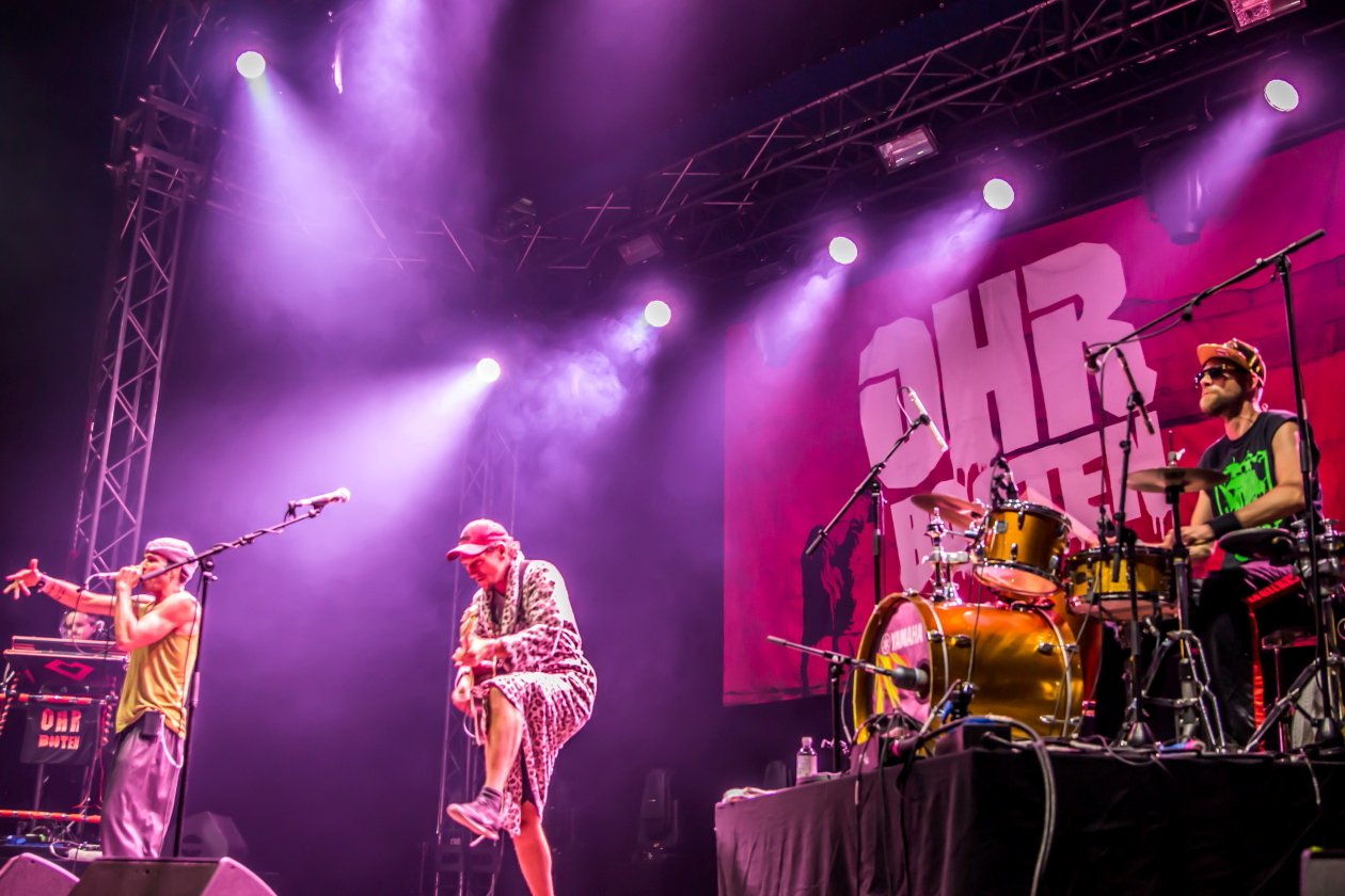 Vier Tage lang Party vor malerischer Bergkulisse mit Billy Talent, Beginner, Casper, The Offspring, Scooter, Biffy Clyro etc. – Ohrbooten.
