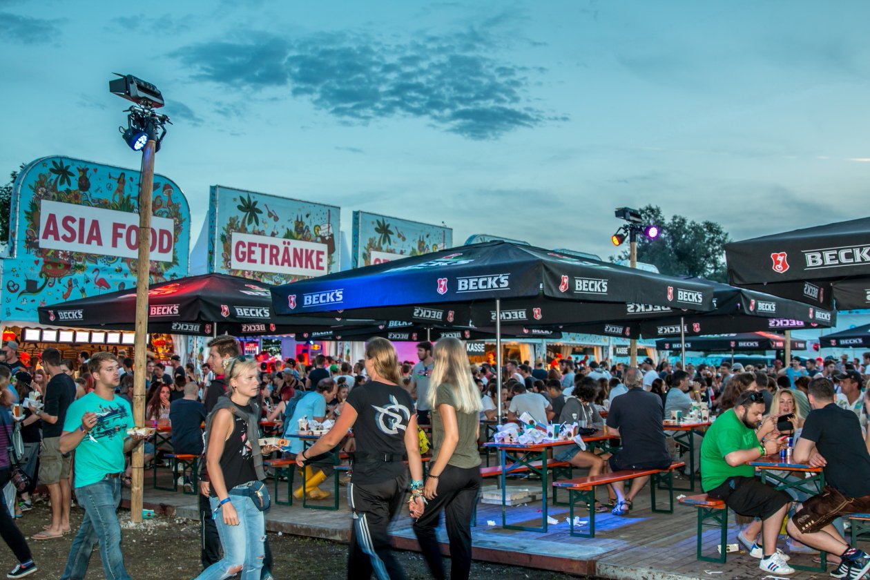 Vier Tage lang Party vor malerischer Bergkulisse mit Billy Talent, Beginner, Casper, The Offspring, Scooter, Biffy Clyro etc. – Viel los.