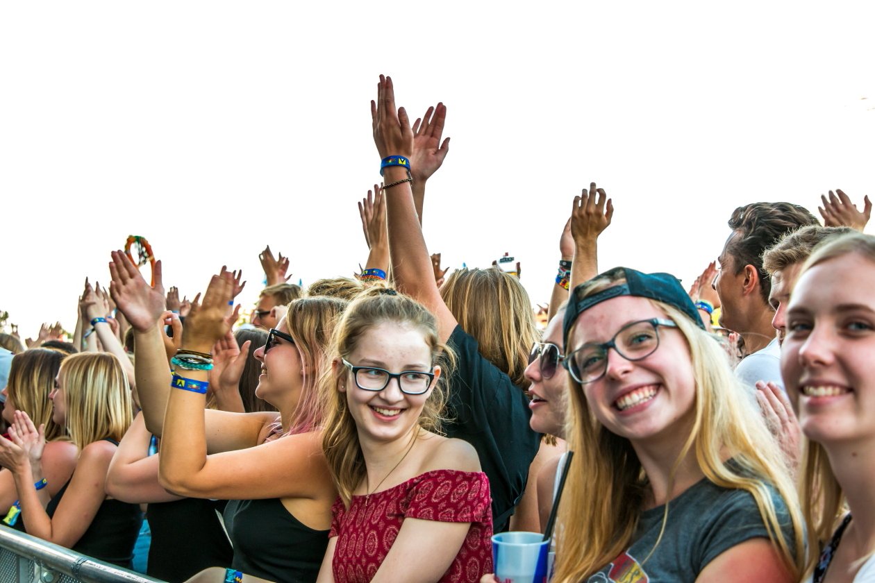 Vier Tage lang Party vor malerischer Bergkulisse mit Billy Talent, Beginner, Casper, The Offspring, Scooter, Biffy Clyro etc. – Winke Winke!