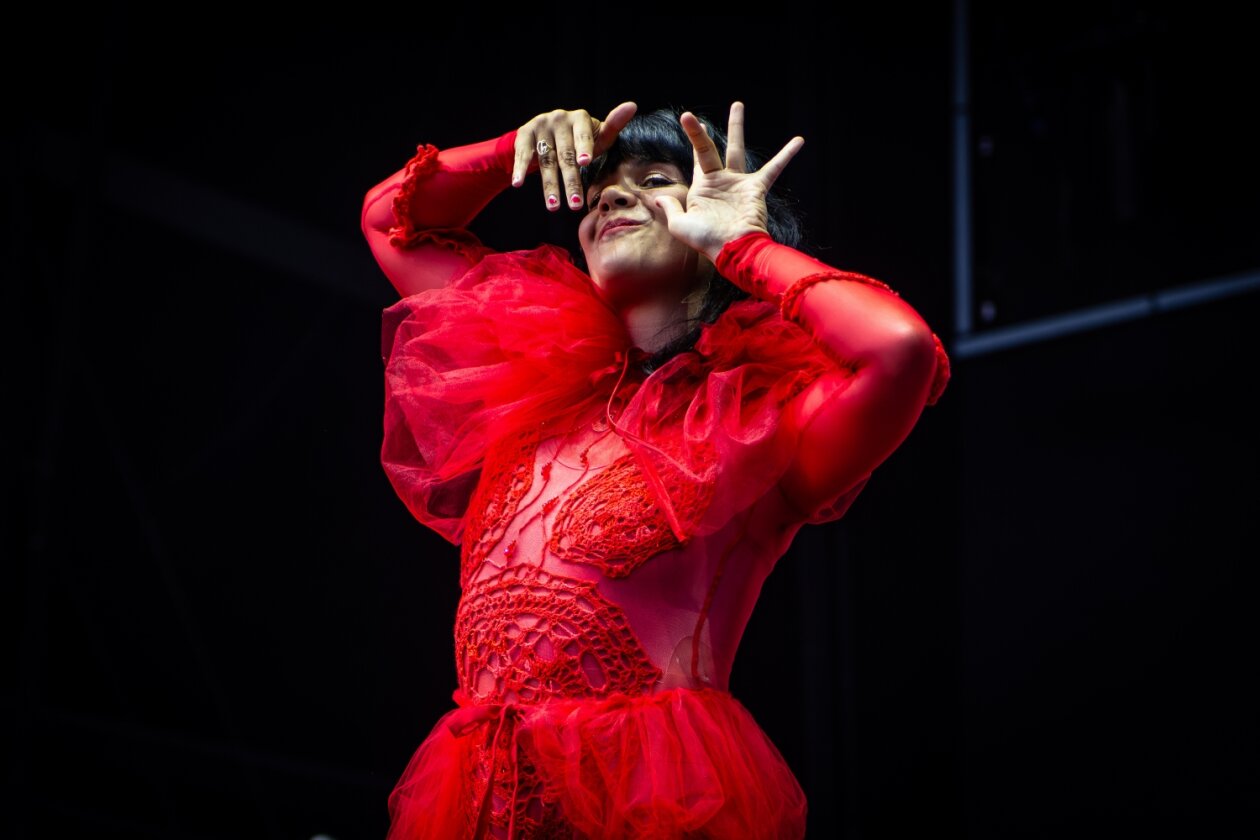 Vielfalt im Eisenwerk: Zwischen alten Gemäuern gibt es neue Künstler zu bestaunen. – Bat For Lashes