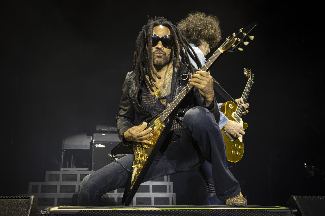 Vielfalt im Eisenwerk: Zwischen alten Gemäuern gibt es neue Künstler zu bestaunen. – Lenny Kravitz