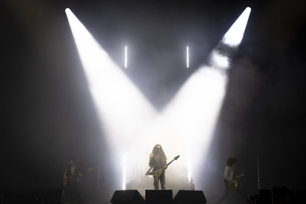 Vielfalt im Eisenwerk: Zwischen alten Gemäuern gibt es neue Künstler zu bestaunen. – Lenny Kravitz