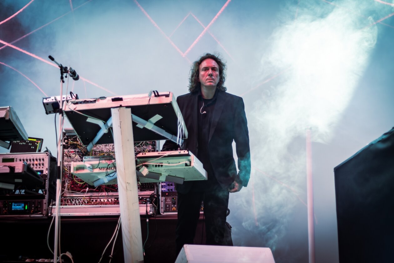 Vielfalt im Eisenwerk: Zwischen alten Gemäuern gibt es neue Künstler zu bestaunen. – Tangerine Dream
