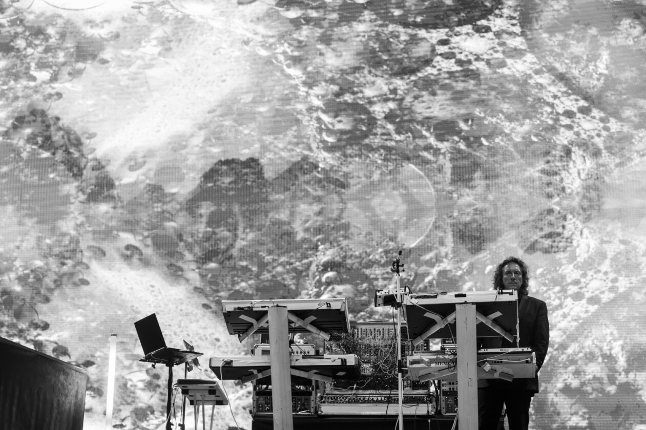Vielfalt im Eisenwerk: Zwischen alten Gemäuern gibt es neue Künstler zu bestaunen. – Tangerine Dream