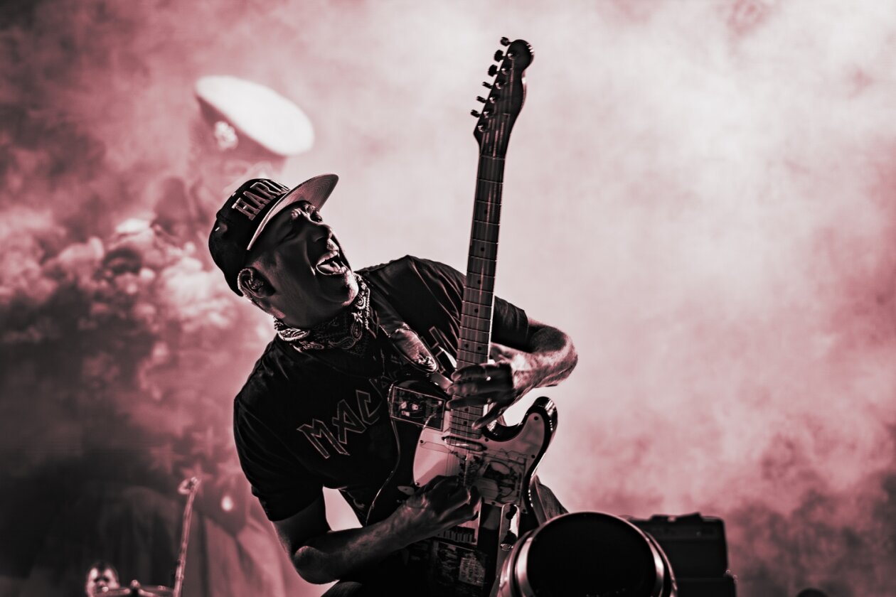 Vielfalt im Eisenwerk: Zwischen alten Gemäuern gibt es neue Künstler zu bestaunen. – Tom Morello
