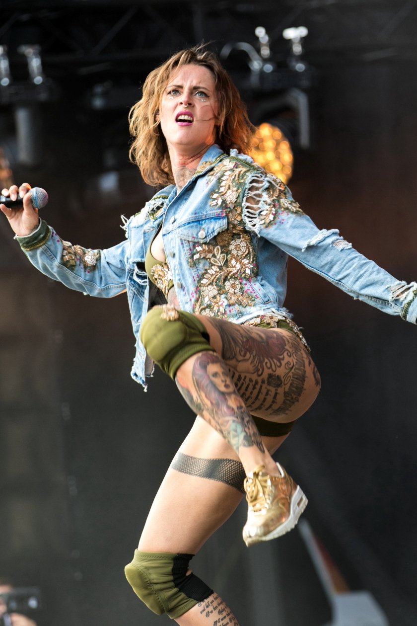 Sportfreunde Stiller, Jennifer Rostock, Amy Macdonald, Sido u.v.a bei DAs FEst 2017 – Jennifer wie immer mit vollem Körpereinsatz