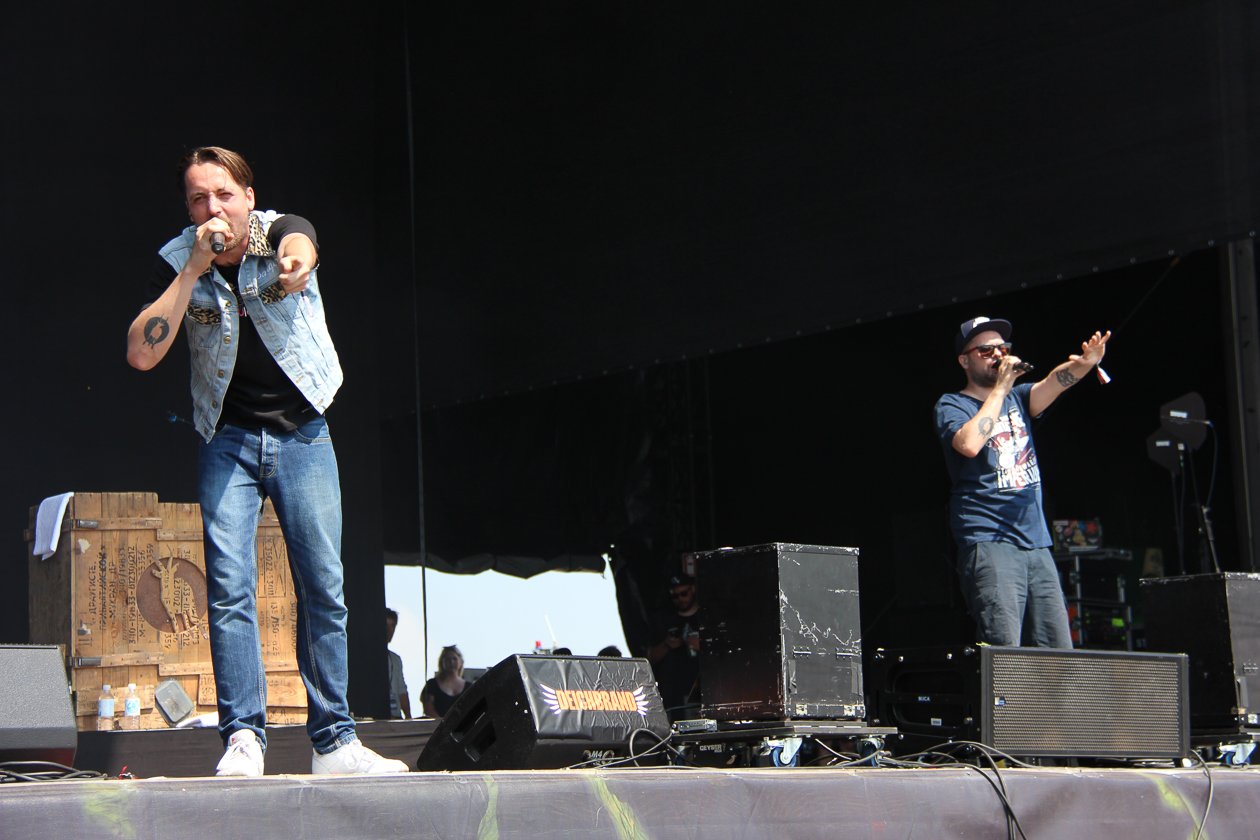 Alle Fotos zum Festival an der Nordsee. – "Und Beate Zschäpe hört U2"