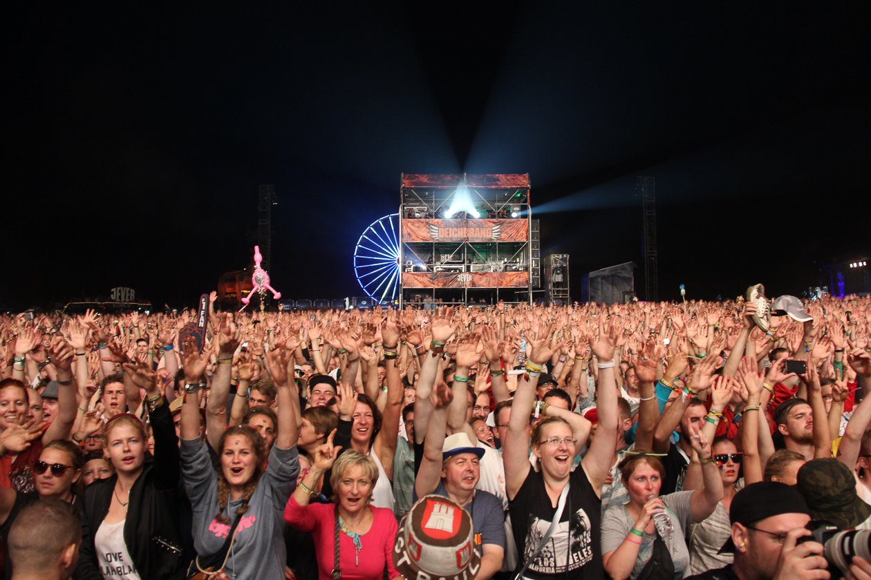 Alle Fotos zum Festival an der Nordsee. – Die Fans feiern.