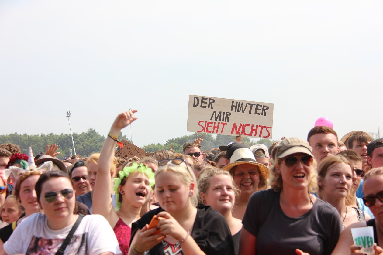 Alle Fotos zum Festival an der Nordsee. – Jeder will die 257ers sehen.