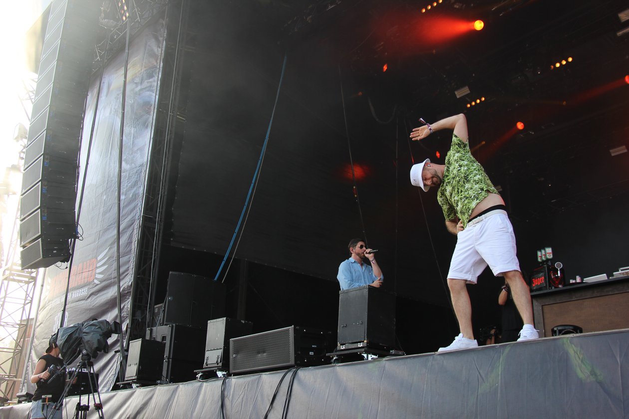 Alle Fotos zum Festival an der Nordsee. – O-Ton eines Fans: "Warum steht da ein alter Mann auf der Bühne und macht Gymnastik?"