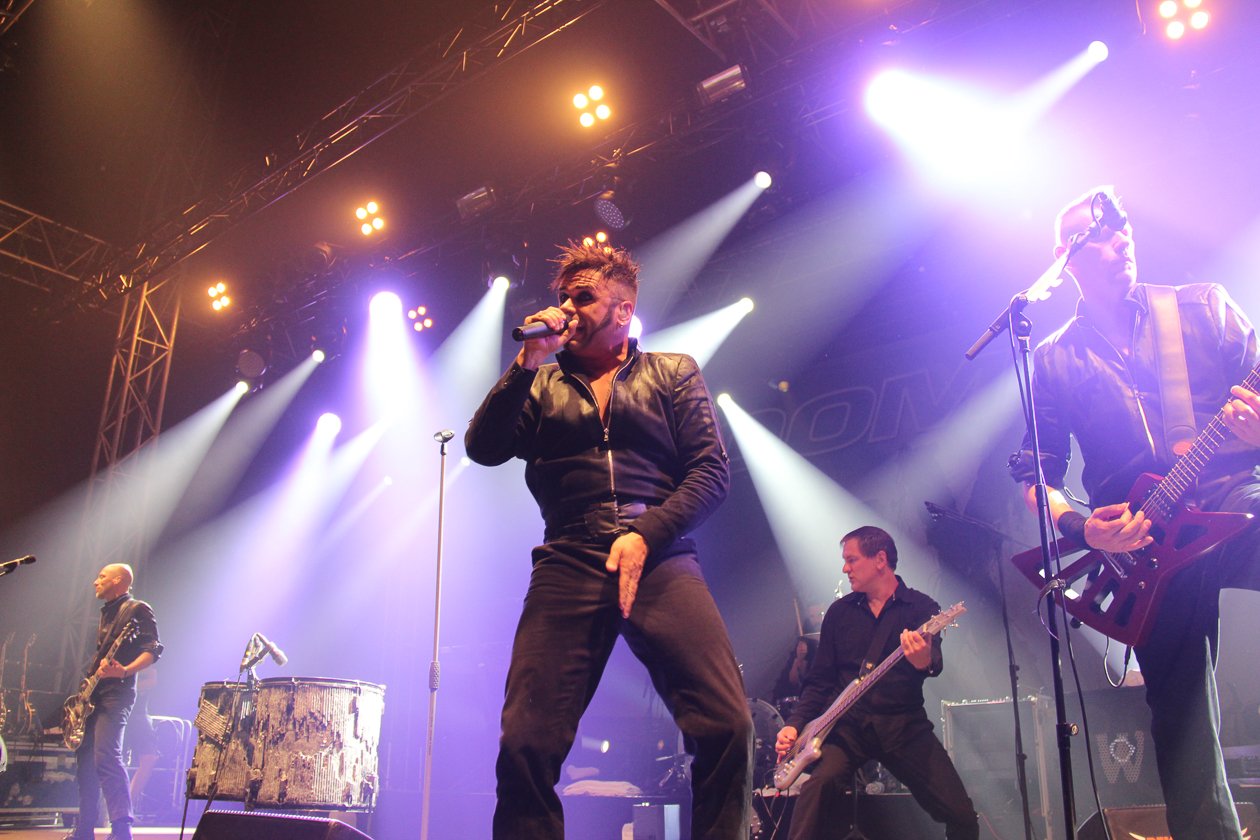Alle Fotos zum Festival an der Nordsee. – Oomph! geben Gas.