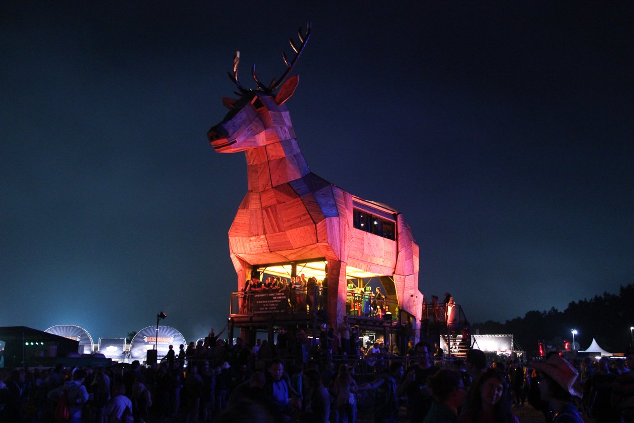 Alle Fotos zum Festival an der Nordsee. – Party im Hirsch.