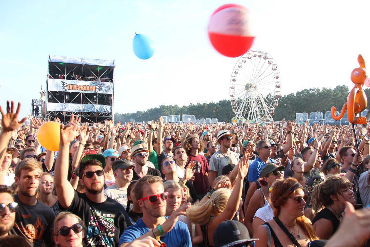 Alle Fotos zum Festival an der Nordsee. – Von einer Rap-Rentner-Gruppe ...