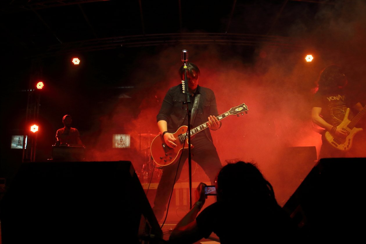 Monter Magnet, Graveyard, Nebula, Elder, Weedeater, Pretty Lightning u.v.a. - Smoke'n'Stoner an der Spree. – Vonavibe auf der Side Stage.