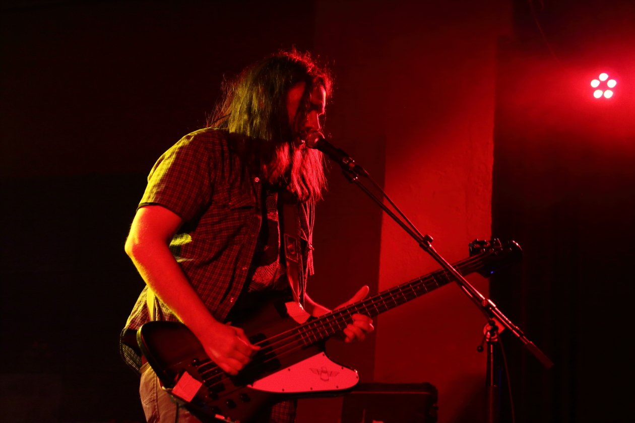 Drei Tage Stoner, Doom und Dämpfe auf dem Berliner RAW-Gelände. – Mars-Basser Jimmy Kinast.