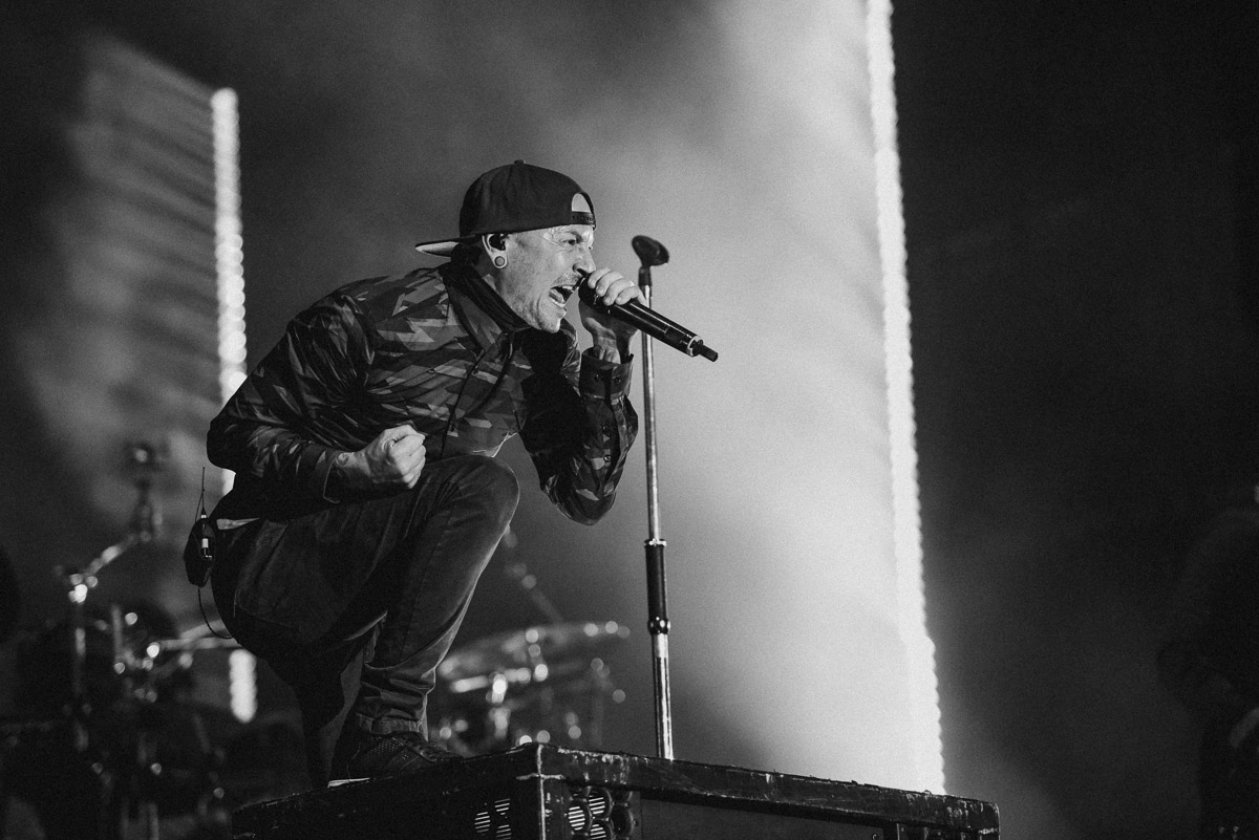 Das ganze Jahr über in den Clubs und auf Festivals unterwegs: Ausgewählte Bilder der laut.de-Fotografen. – ... musste sein: etwa um Chester Bennington. 
