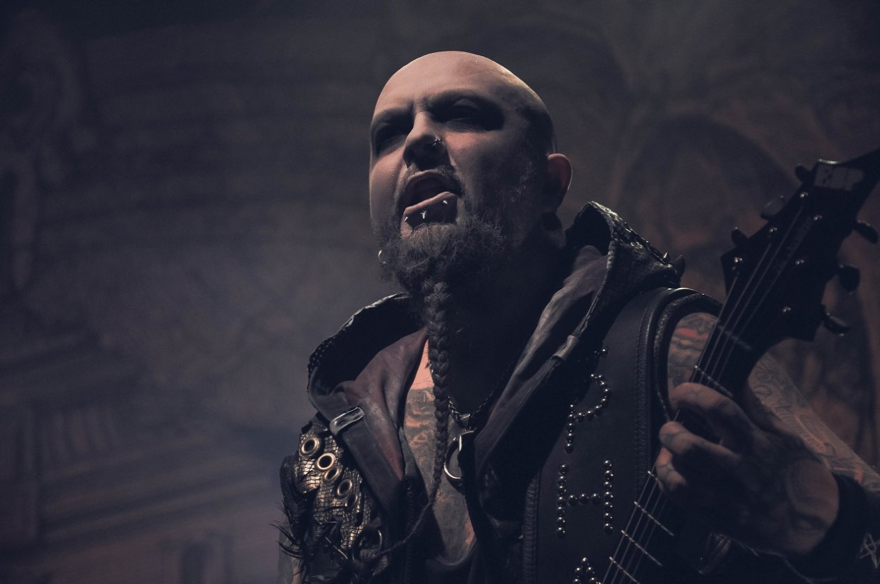 laut.de vor (und manchmal auch auf) den Bühnen. – Dimmu Borgir.