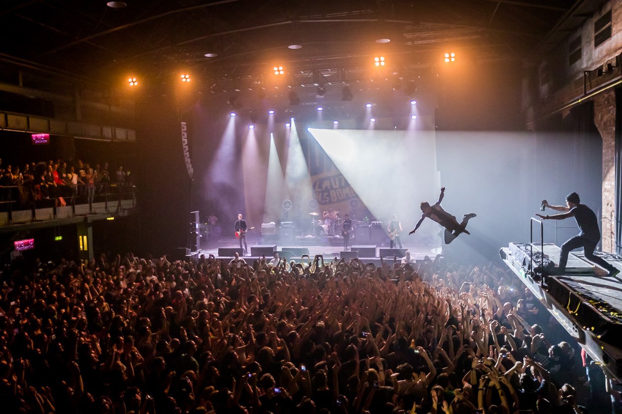 laut.de vor (und manchmal auch auf) den Bühnen. – Donots.