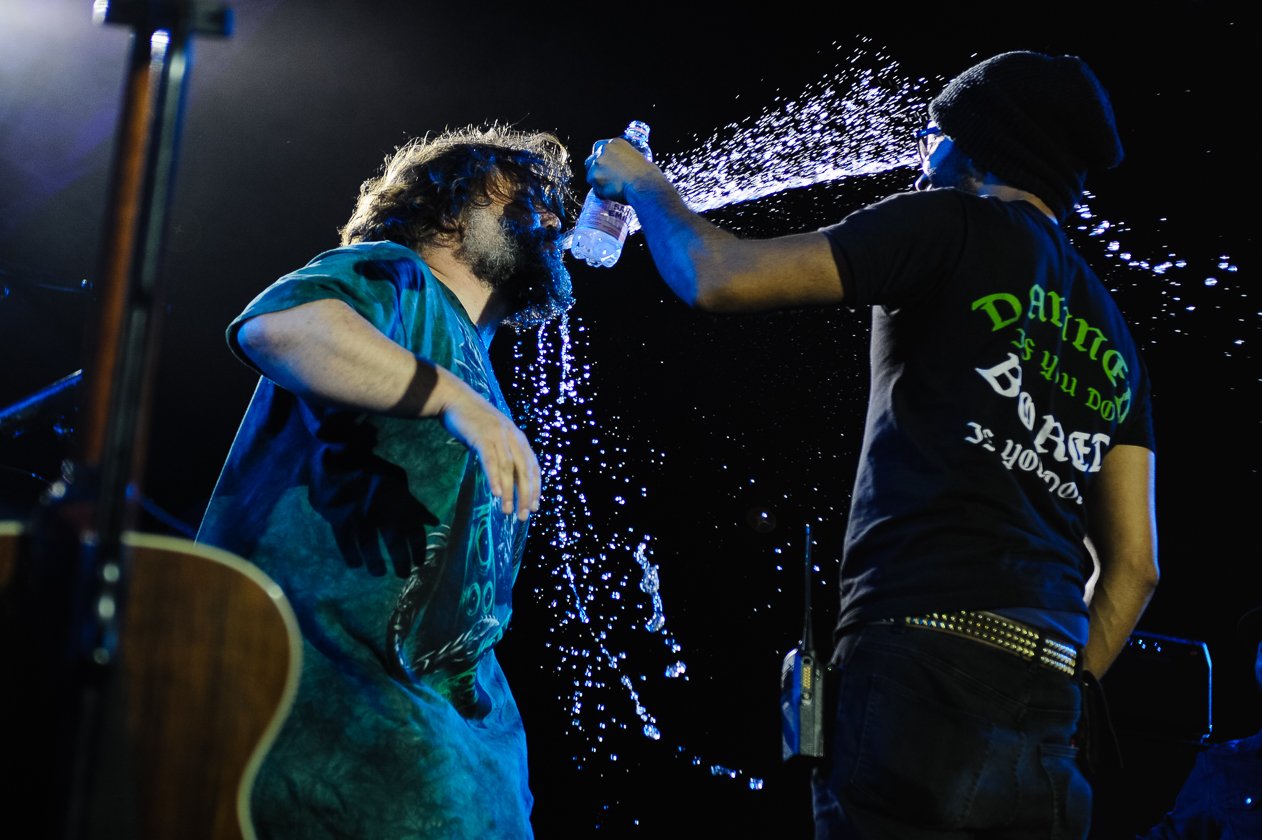 We proudly present: Die besten Schnappschüsse unserer Konzert- und Festivalfotografen. – Tenacious D