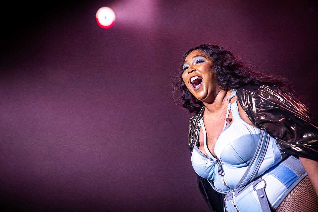 Nirgends pulsiert das Leben mehr als vor und auf der Bühne! – Lizzo.