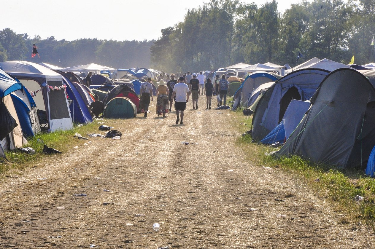 Bestes Wetter, beste Bands: 155.000 Menschen reisen zum Graspop nach Dessel. – Der Abschied naht.