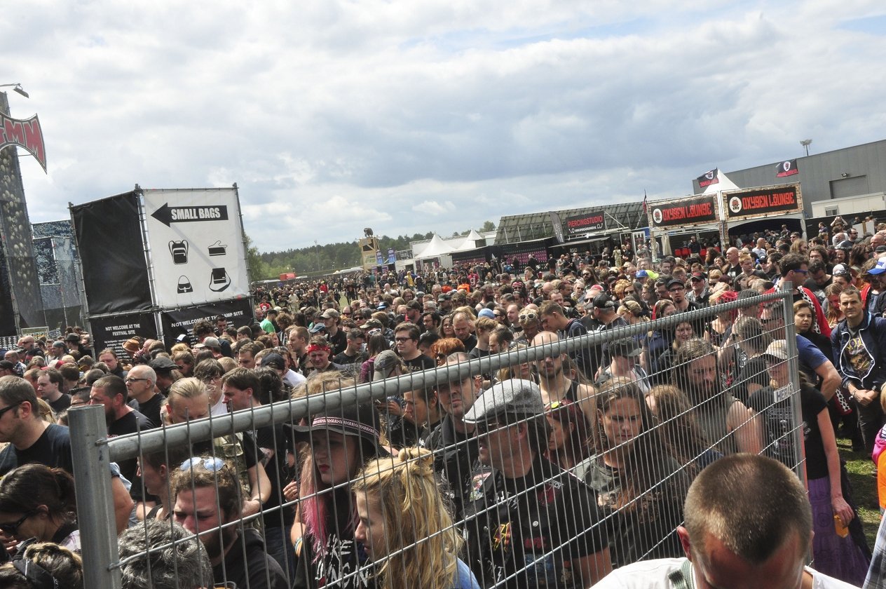 Bestes Wetter, beste Bands: 155.000 Menschen reisen zum Graspop nach Dessel. – Bisschen anstehen.