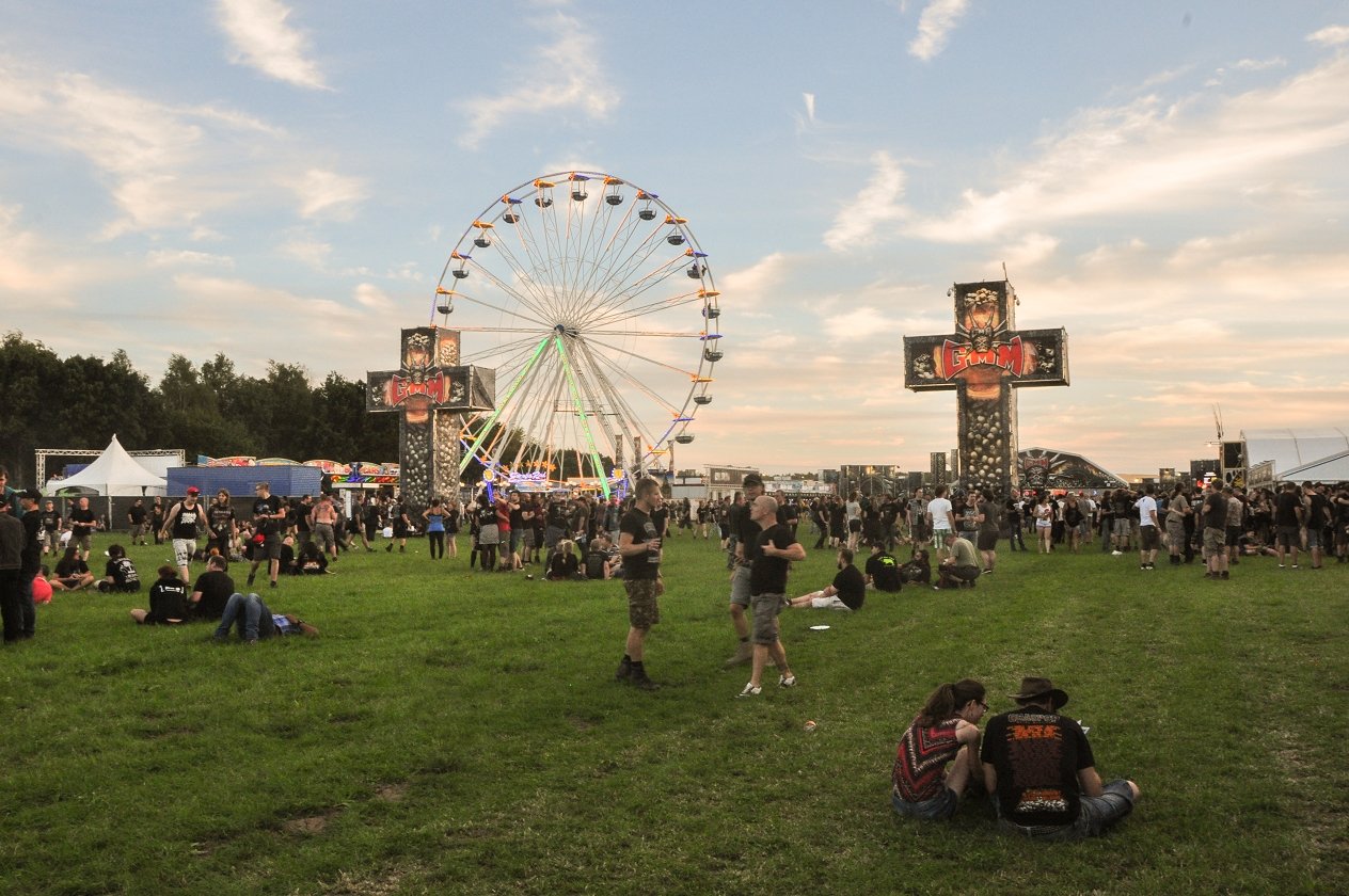 Bestes Wetter, beste Bands: 155.000 Menschen reisen zum Graspop nach Dessel. – Blühende Landschaften.