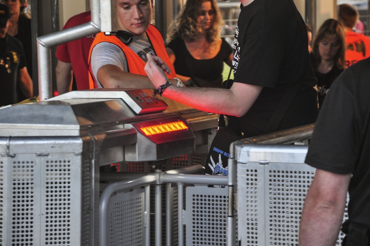 Bestes Wetter, beste Bands: 155.000 Menschen reisen zum Graspop nach Dessel. – Einmal scannen, bitte.