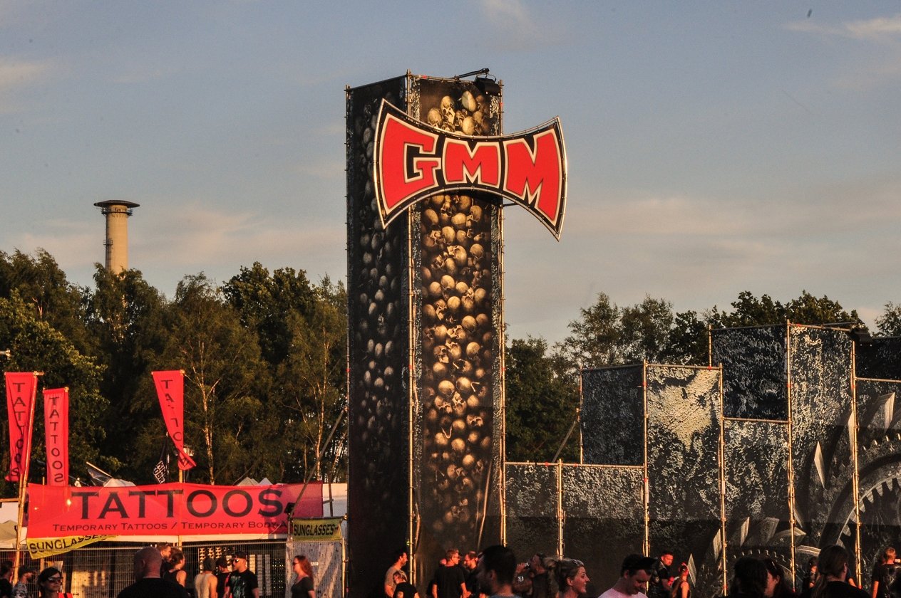 Bestes Wetter, beste Bands: 155.000 Menschen reisen zum Graspop nach Dessel. – Hello, Graspop.