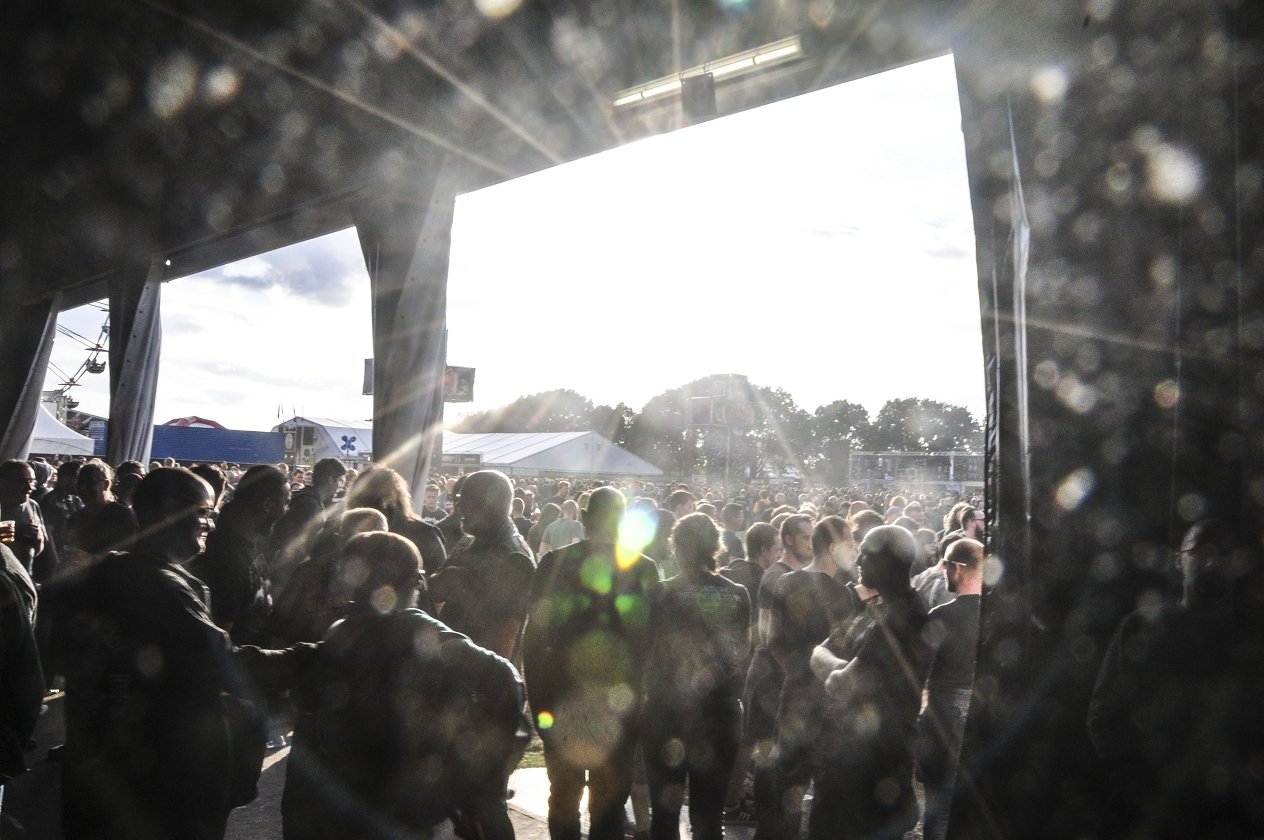 Bestes Wetter, beste Bands: 155.000 Menschen reisen zum Graspop nach Dessel. – Hier kommt die Sonne.