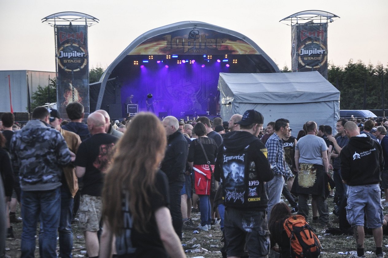 Bestes Wetter, beste Bands: 155.000 Menschen reisen zum Graspop nach Dessel. – Jupiler Stage.