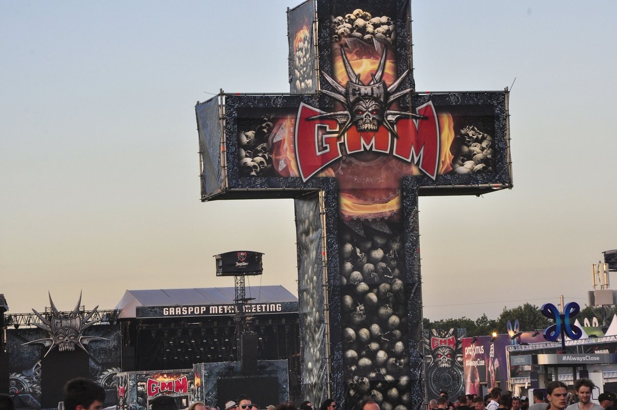 Bestes Wetter, beste Bands: 155.000 Menschen reisen zum Graspop nach Dessel. – Kneel to the cross.