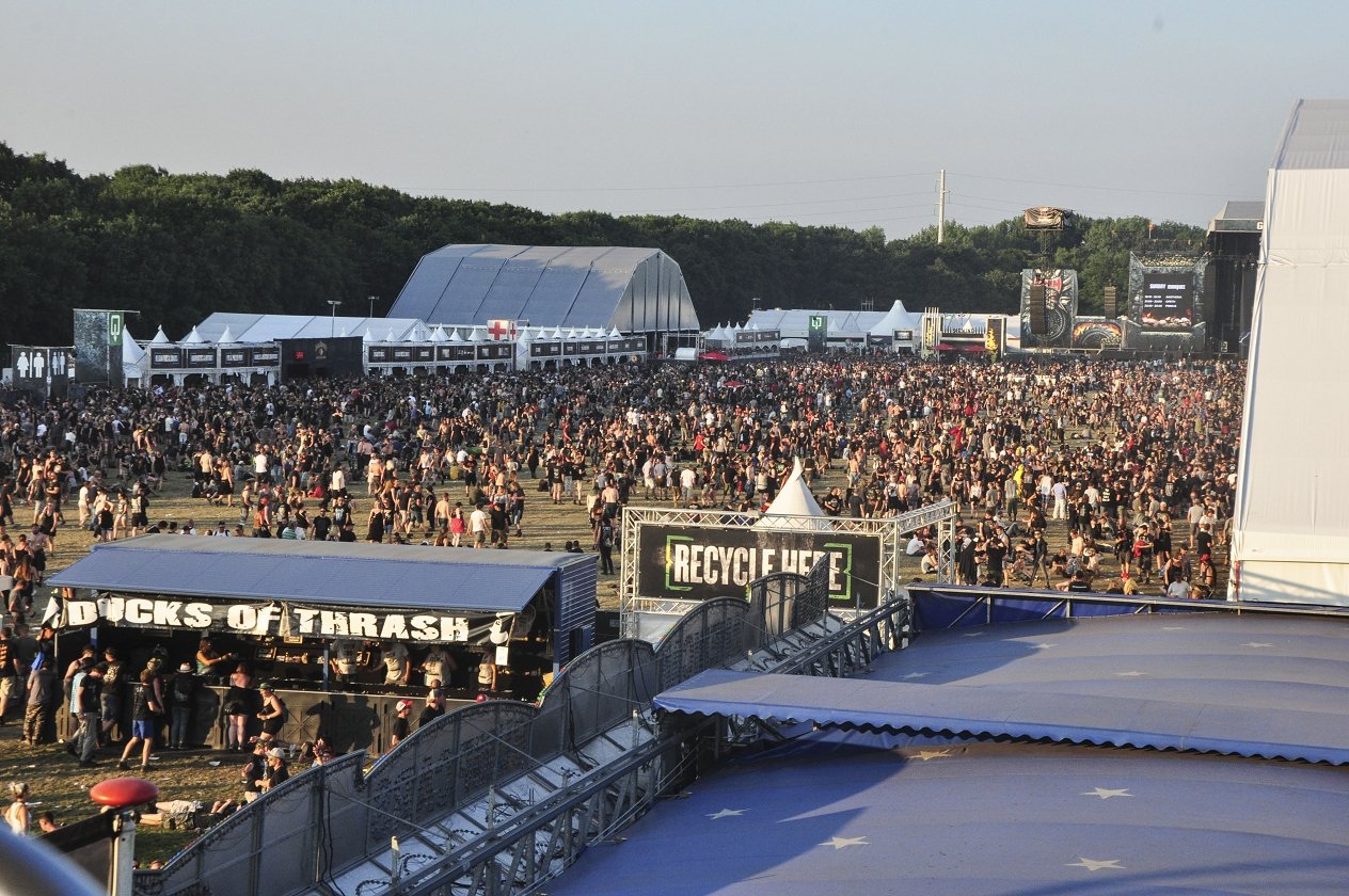 Bestes Wetter, beste Bands: 155.000 Menschen reisen zum Graspop nach Dessel. – Menschen.