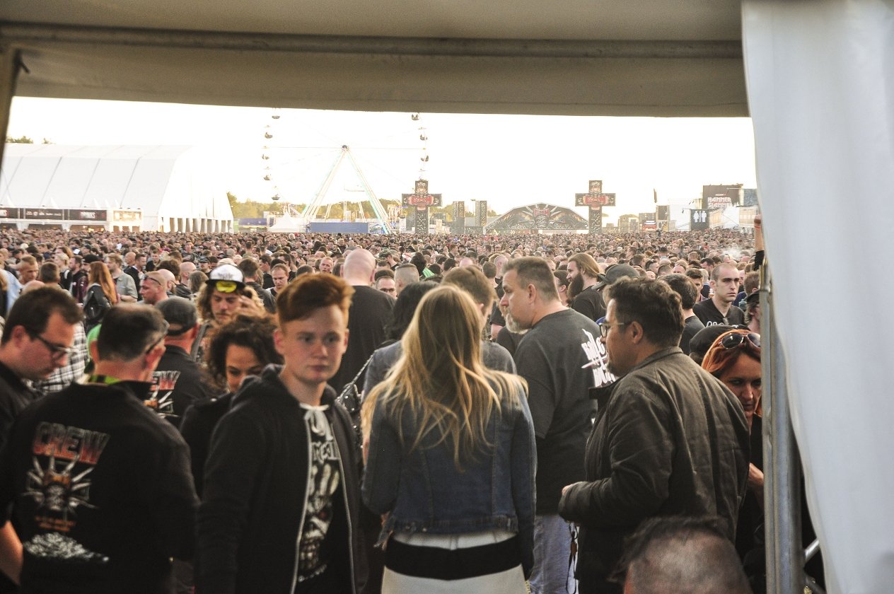 Bestes Wetter, beste Bands: 155.000 Menschen reisen zum Graspop nach Dessel. – Ein paar Menschen.