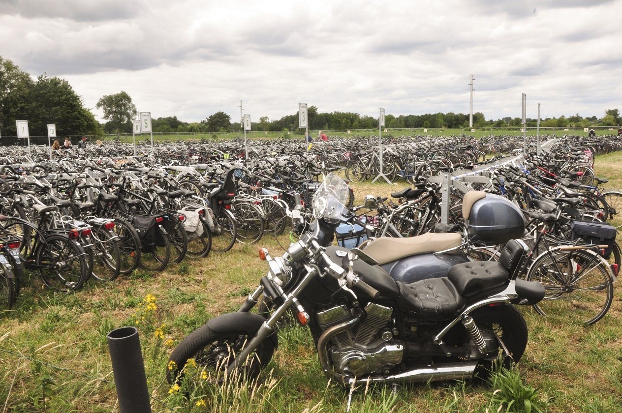 Bestes Wetter, beste Bands: 155.000 Menschen reisen zum Graspop nach Dessel. – Pendeln lohnt sich.