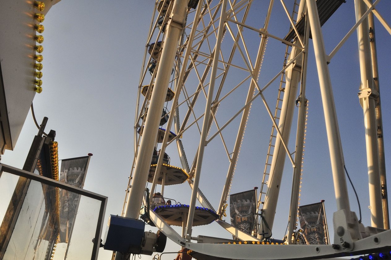 Bestes Wetter, beste Bands: 155.000 Menschen reisen zum Graspop nach Dessel. – Riesenrad.