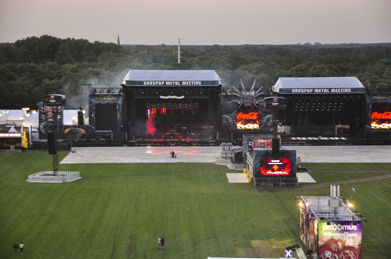 Bestes Wetter, beste Bands: 155.000 Menschen reisen zum Graspop nach Dessel. – Die Ruhe vor dem Sturm.