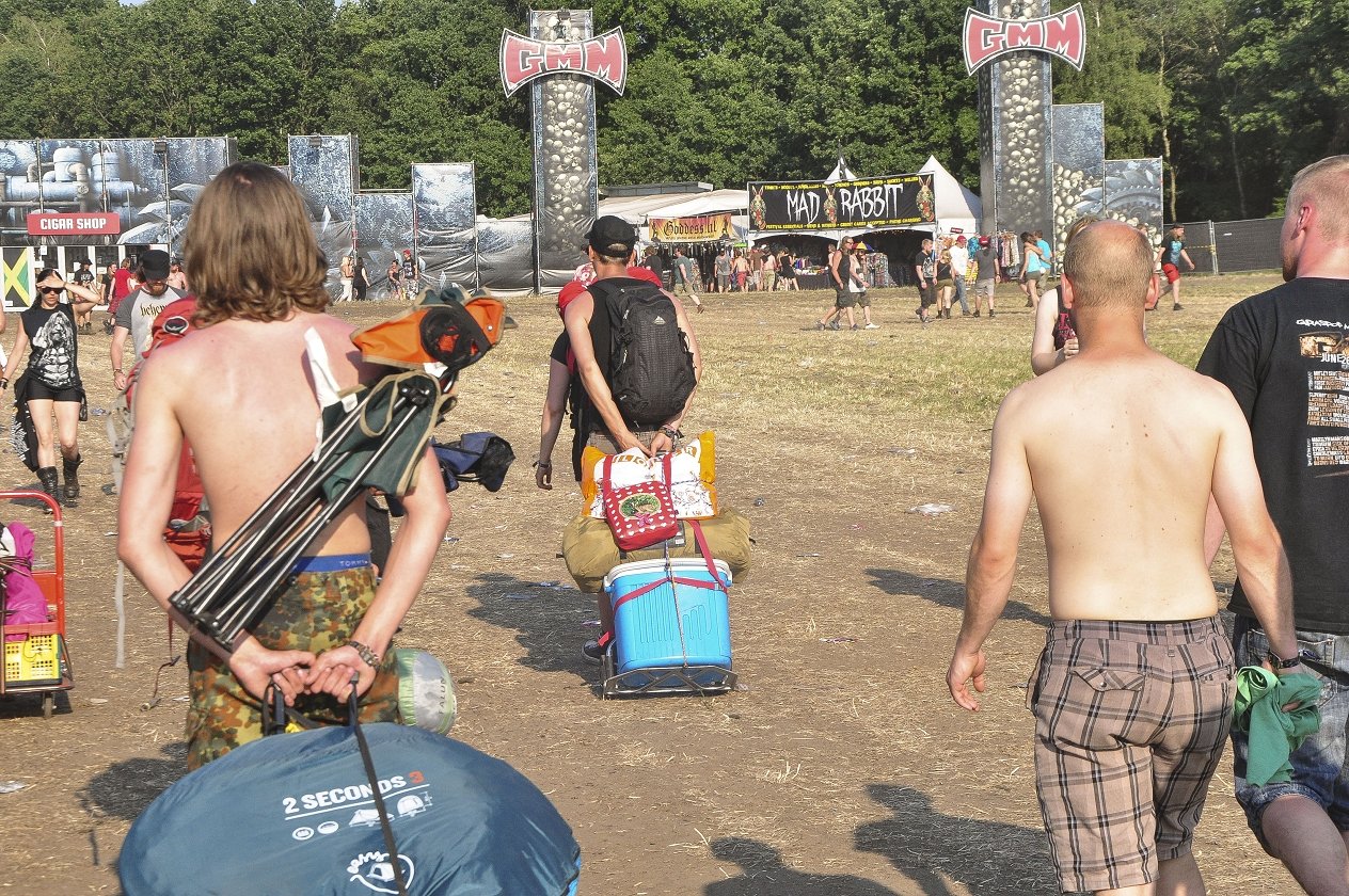 Bestes Wetter, beste Bands: 155.000 Menschen reisen zum Graspop nach Dessel. – Schon mal das Auto beladen.