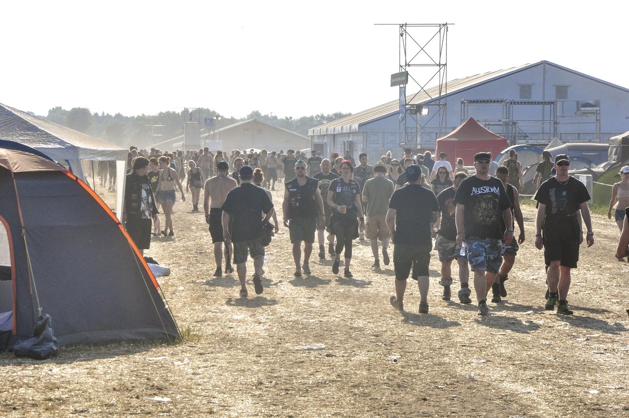 Bestes Wetter, beste Bands: 155.000 Menschen reisen zum Graspop nach Dessel. – Zeltplatz.