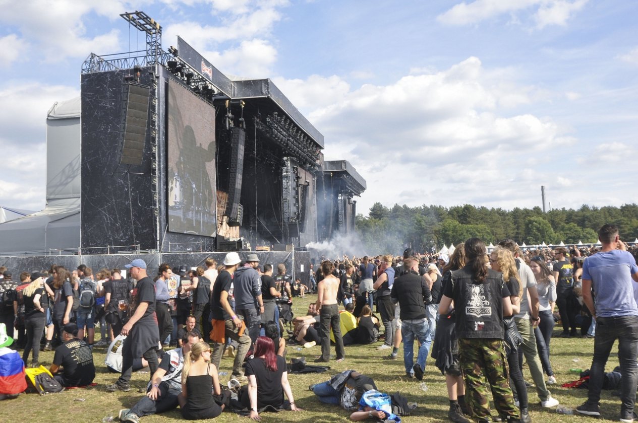 Impressionen und Atmosphäre vom belgischen XXL-Metaltreffen. – Action.