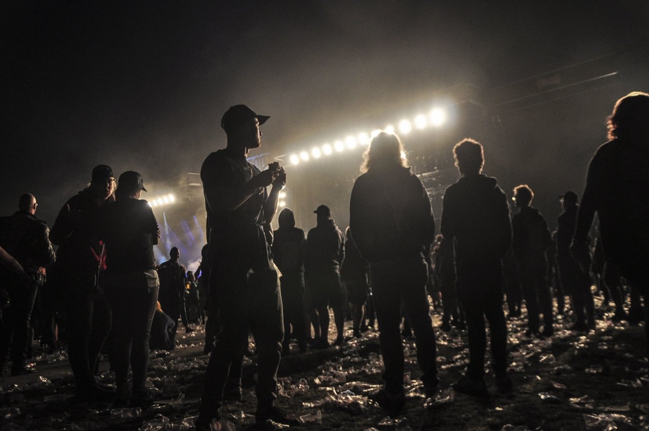 Impressionen und Atmosphäre vom belgischen XXL-Metaltreffen. – Andacht.